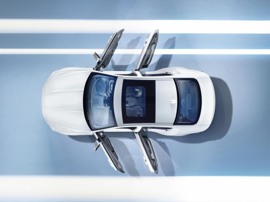  Jaguar XE Prestige 2015 года  (UK) (фото 4 из 15)